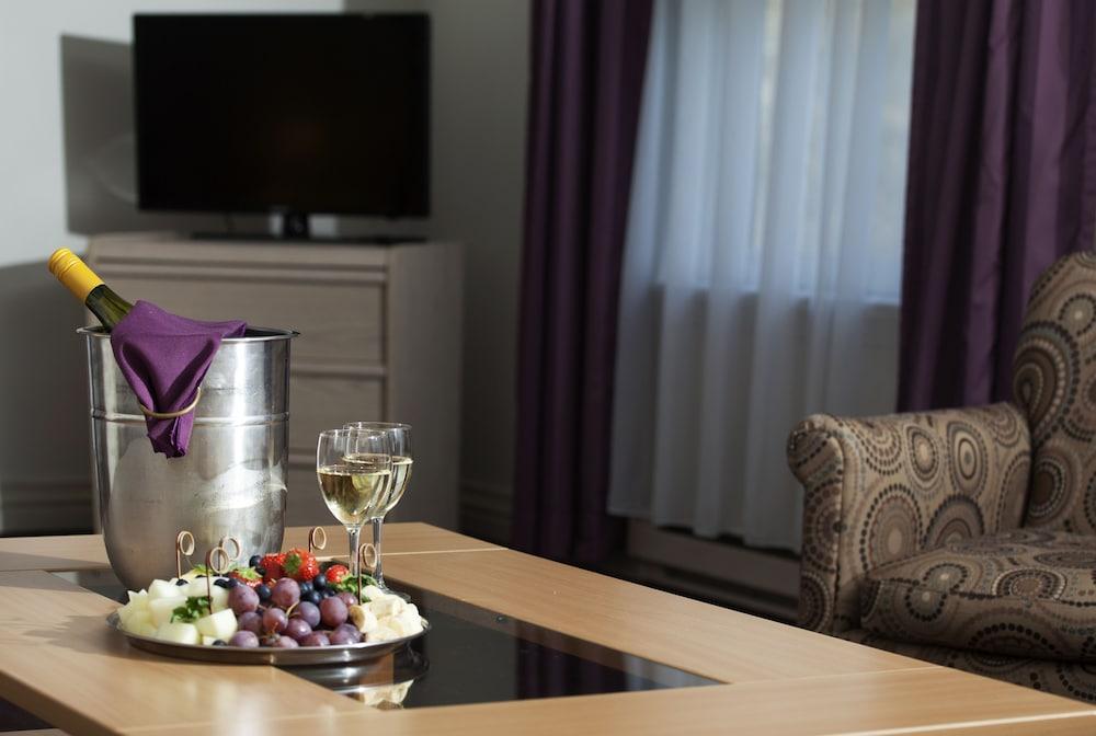 Airport Hotel Mara Рига Экстерьер фото