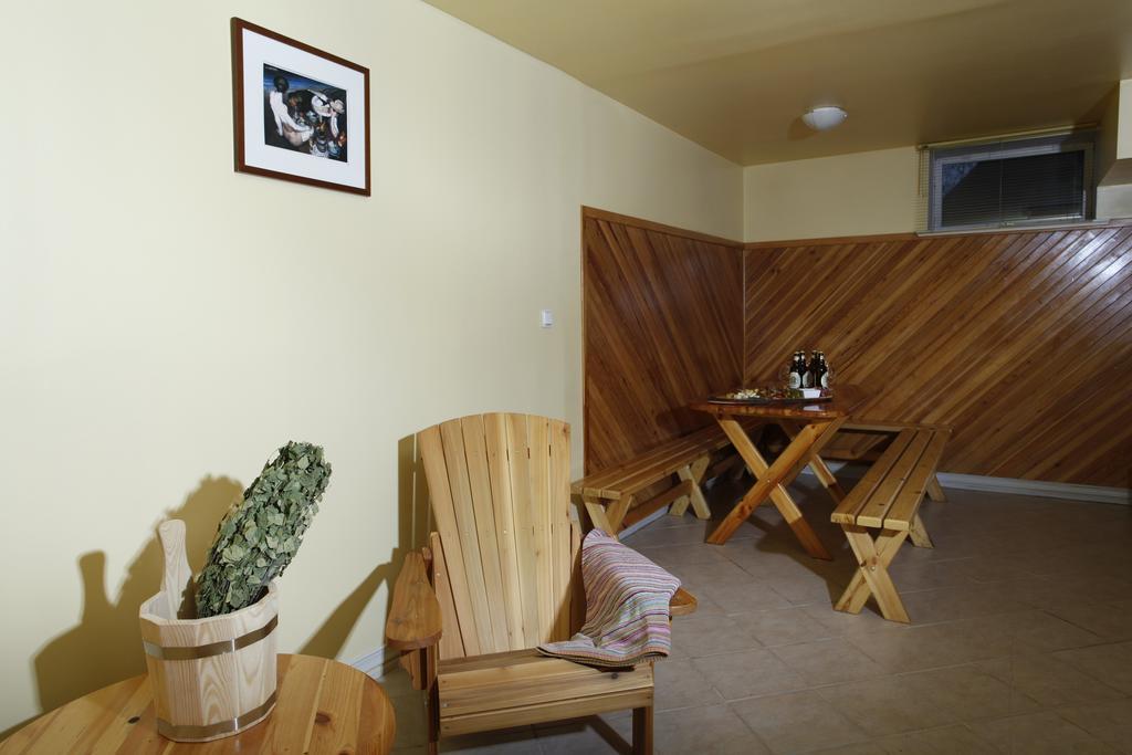 Airport Hotel Mara Рига Экстерьер фото