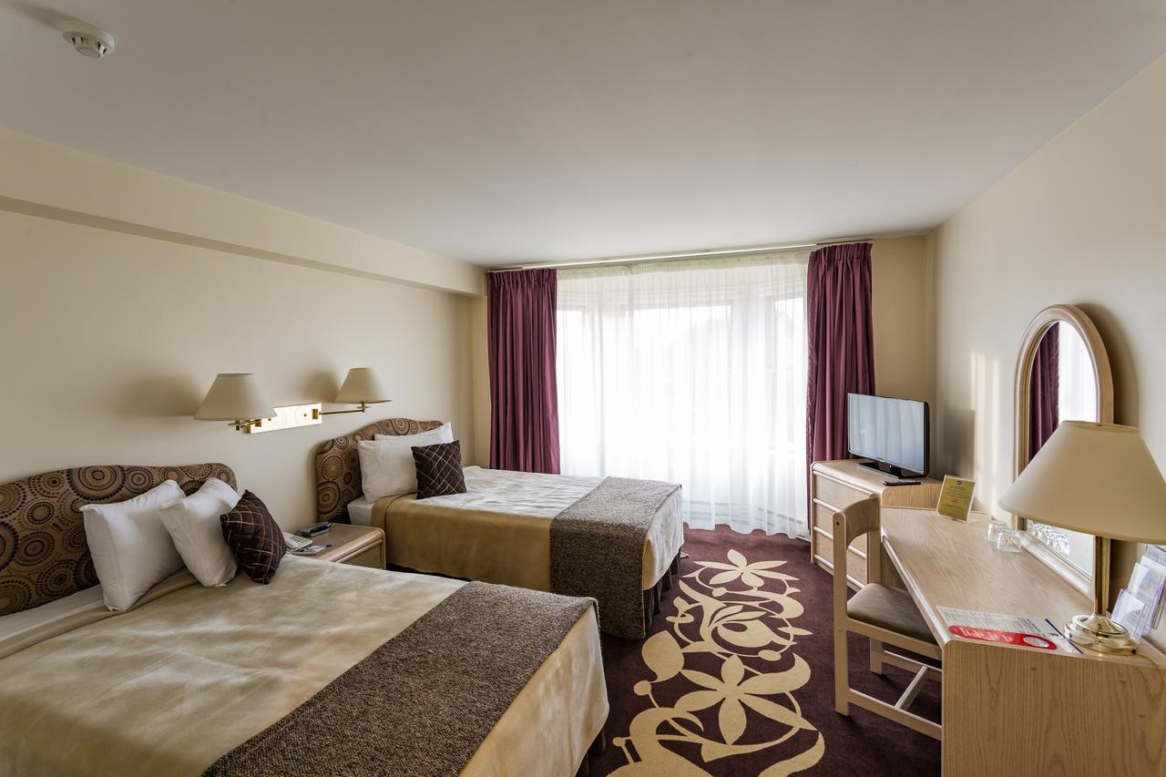 Airport Hotel Mara Рига Экстерьер фото